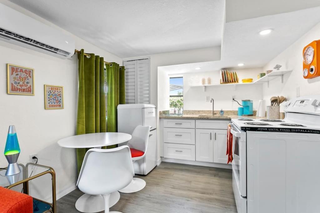 טאמפה That 70'S Themed Apt Close To Coffee, Food + Shops מראה חיצוני תמונה
